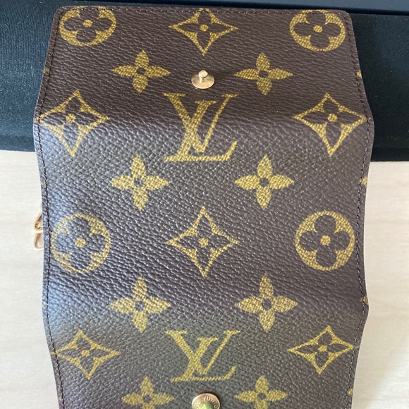 Vintage Louis Vuitton Never used 4 key Holder - Picture 1 of 5